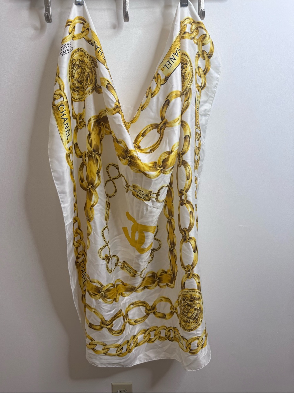 CC White & Gold Chain-Print fashion scarf
